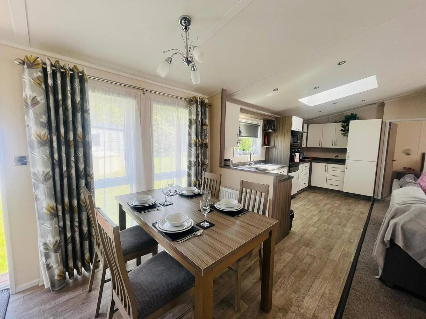 Waterside Retreat With Hot Tub Villa Поклингтън Екстериор снимка