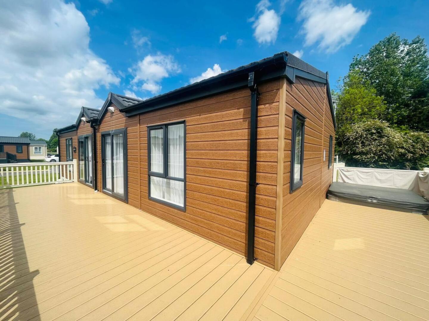 Waterside Retreat With Hot Tub Villa Поклингтън Екстериор снимка